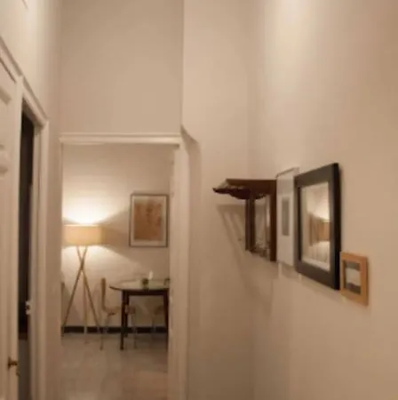 Casa Pepita: Vintage Spirit In The Old Town Apartment Seville