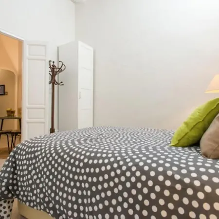 Casa Pepita: Vintage Spirit In The Old Town Apartment