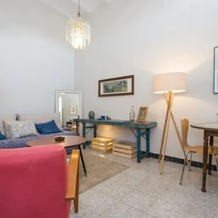 Casa Pepita: Vintage Spirit In The Old Town Apartment Seville
